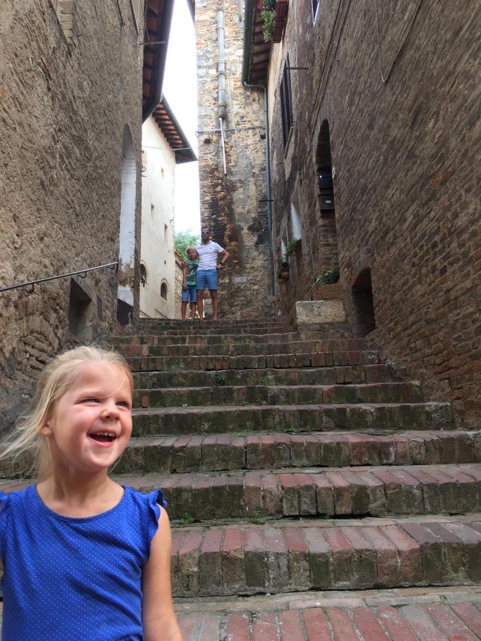 2b981a86-fe9c-411f-9b56-cc86e1820b07 (1)