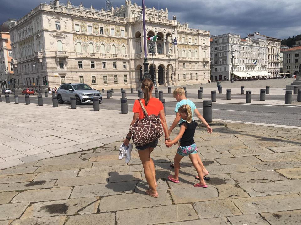 25DD801B-4B06-45CF-8D72-A0424BC7D22E