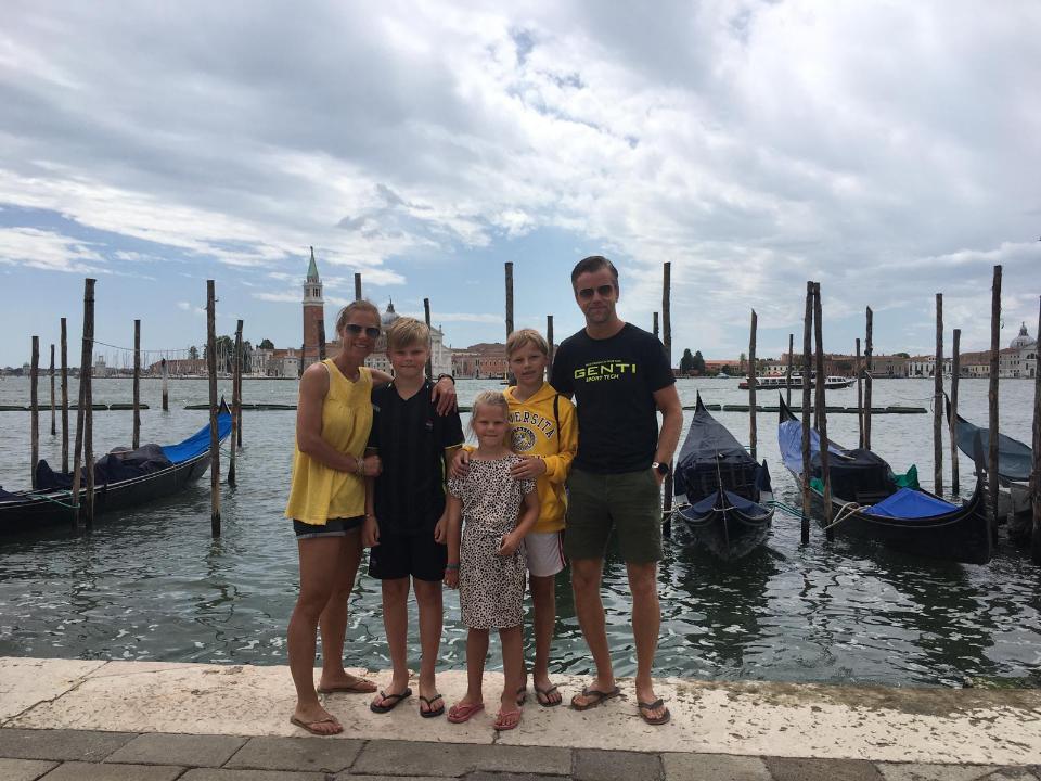 A8F49052-F2F7-4472-8616-7BCD5CF4C6CF