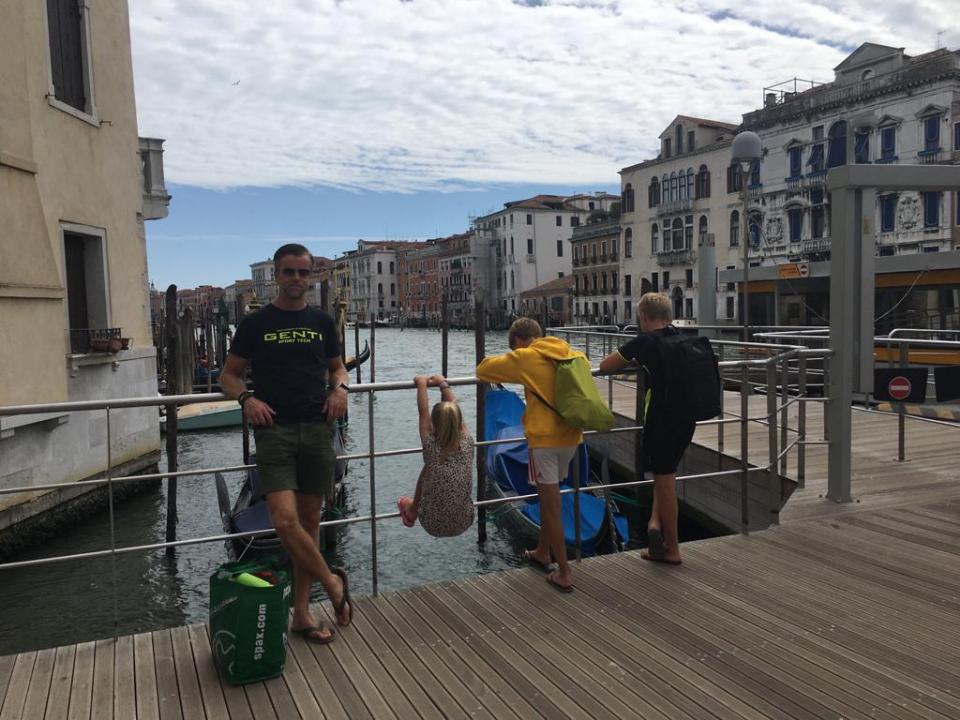 D2619432-9BDF-4E98-9B0F-7A968843CC8C