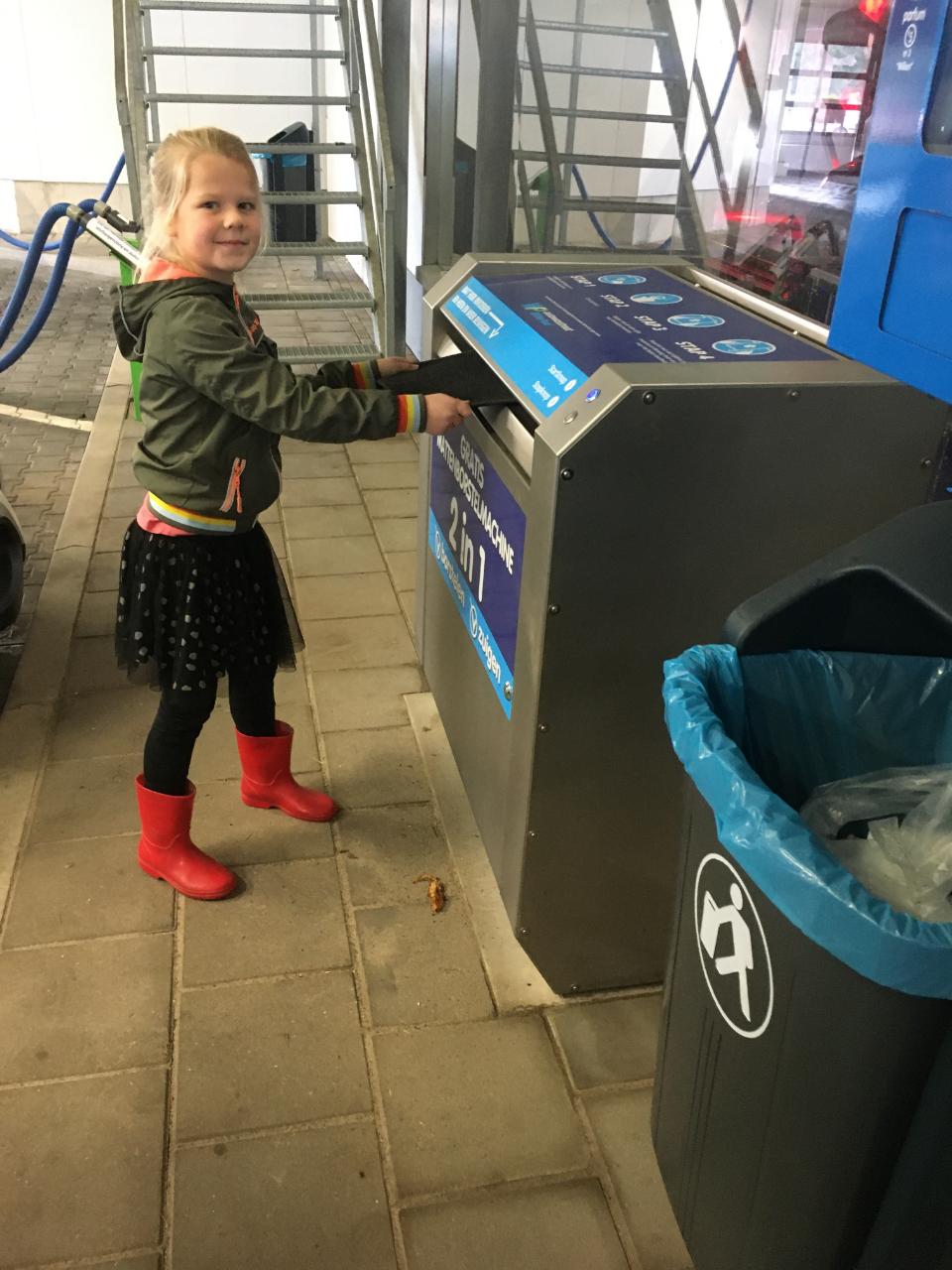 24523453-7E47-4ED4-9860-3E598DD1DE79