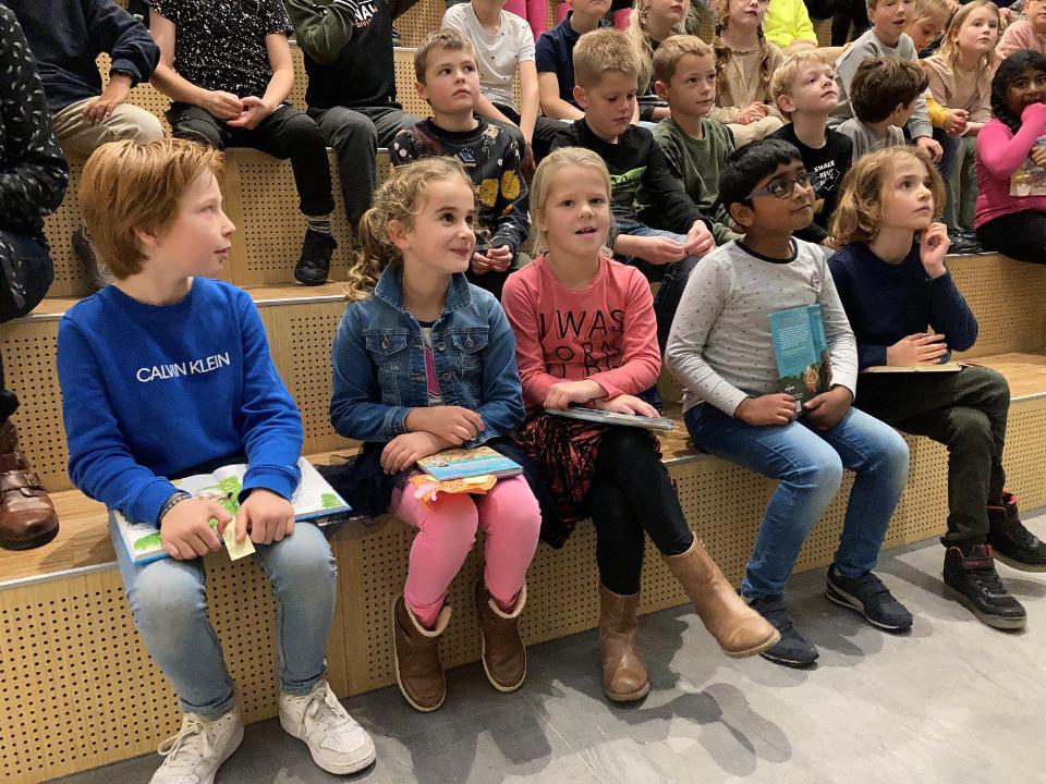 77373325-F5DE-4D28-A419-598AC4633A82