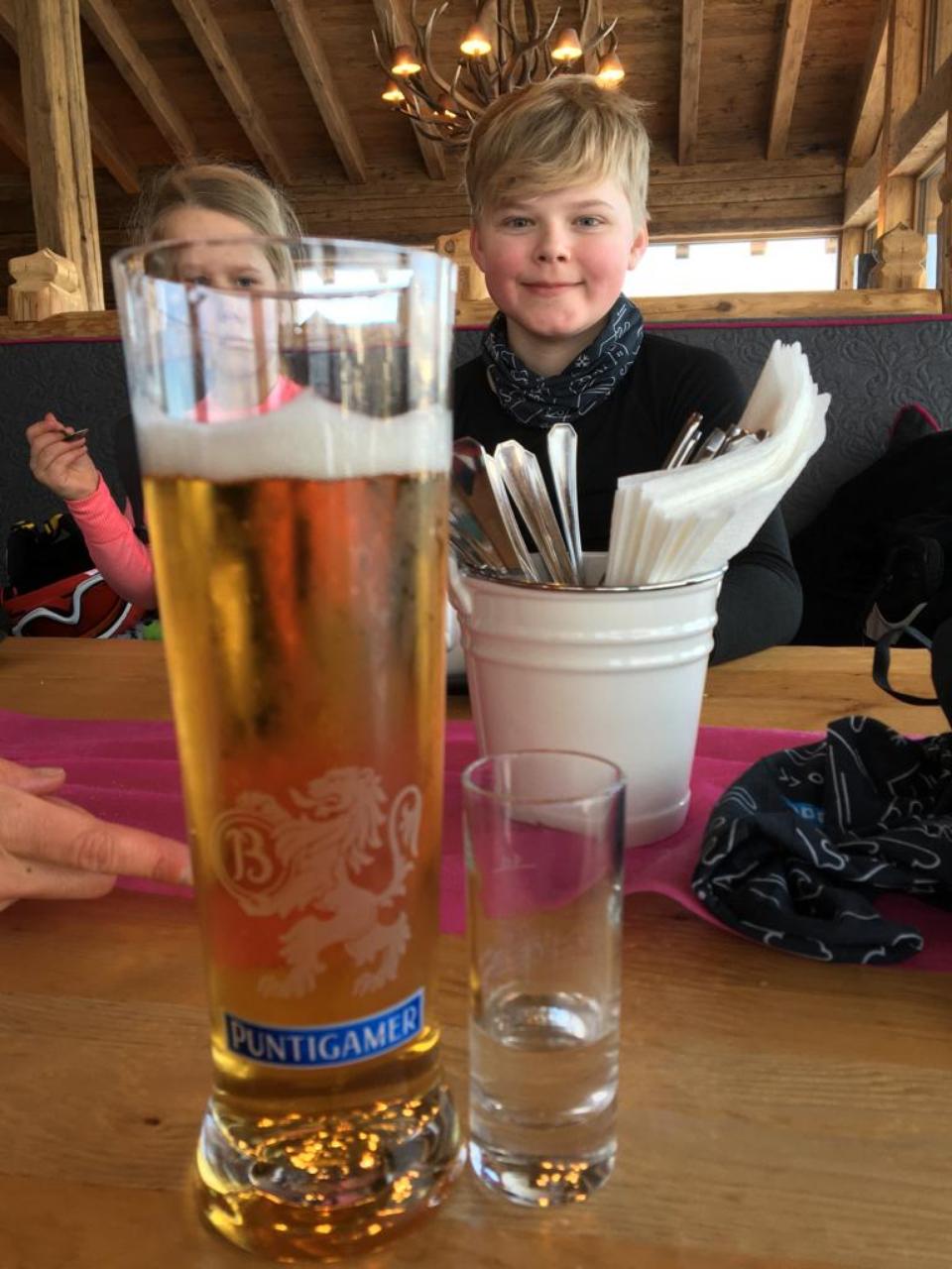 E009BC25-B080-43A1-B64B-7970EA97764D