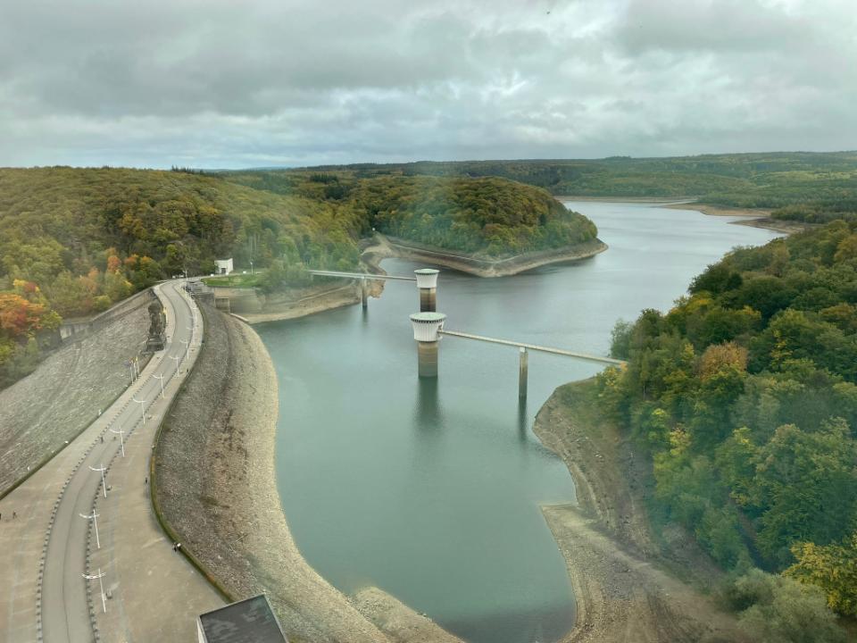 C749B128-C9F0-41B7-BC1A-71DA7E1276D0