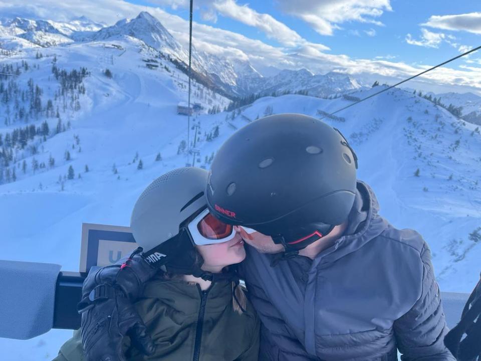 1864BB36-BD2F-4943-B375-FA003CDC729D